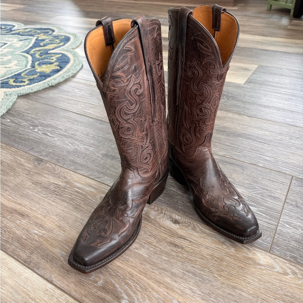 Custom 8.5 women's Lucchese boots. Never worn outside.